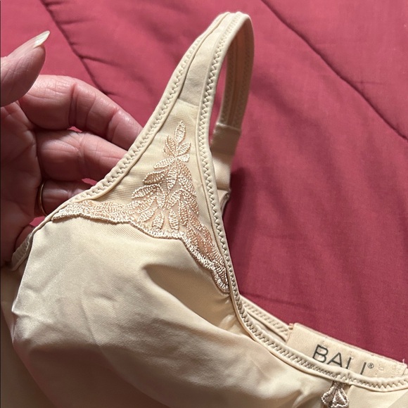 Bali 34DD Cream “Passion for Comfort” Underwire Minimizer Bra - Picture 4 of 6